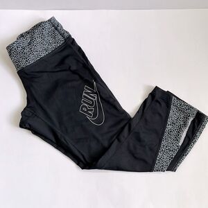 Womens NIKE DRI-FIT Capri Leggings Size Small